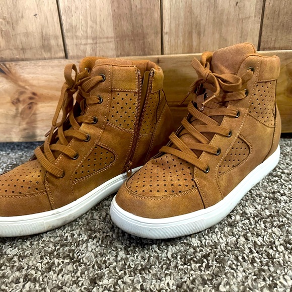 Sneaker boots - Picture 1 of 6